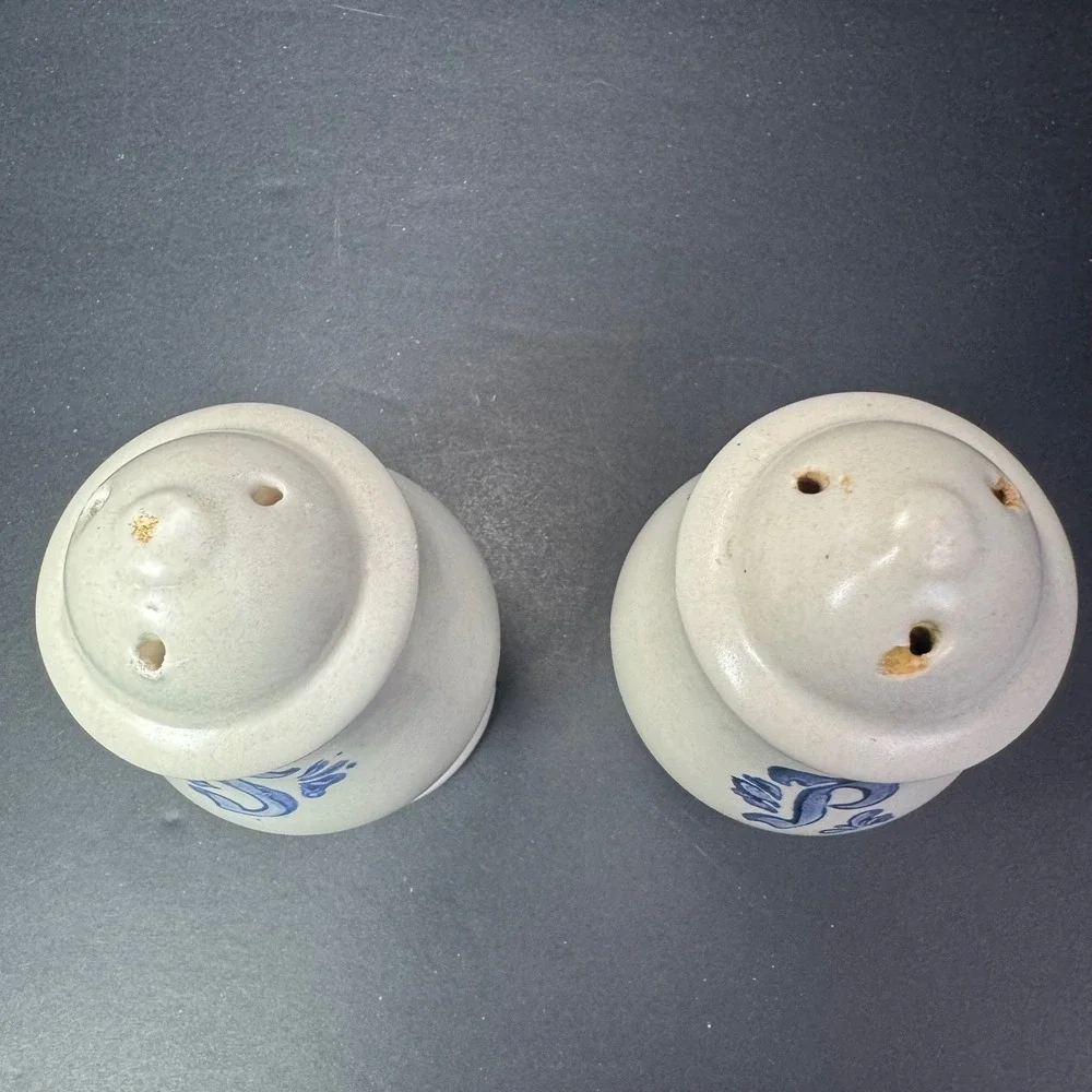 Pfaltzgraff Yorktowne Ceramic Stoneware Vintage Salt Pepper Shakers Set‎ Cream
